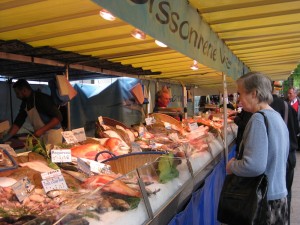 Parisians shopping for fish 